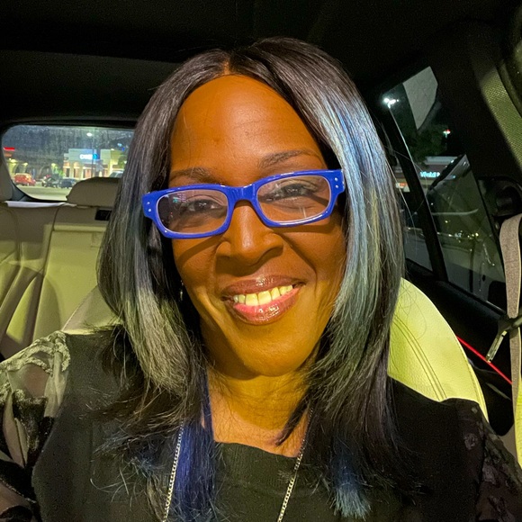 Meet your Posher, Stephanie - Picture 1 of 1